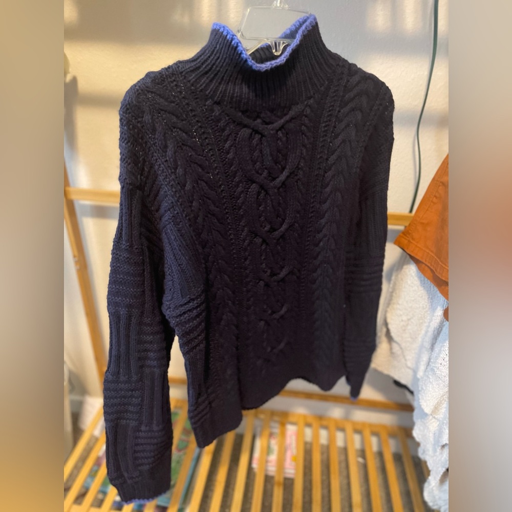 Large Eagle eye turtle neck sweater
